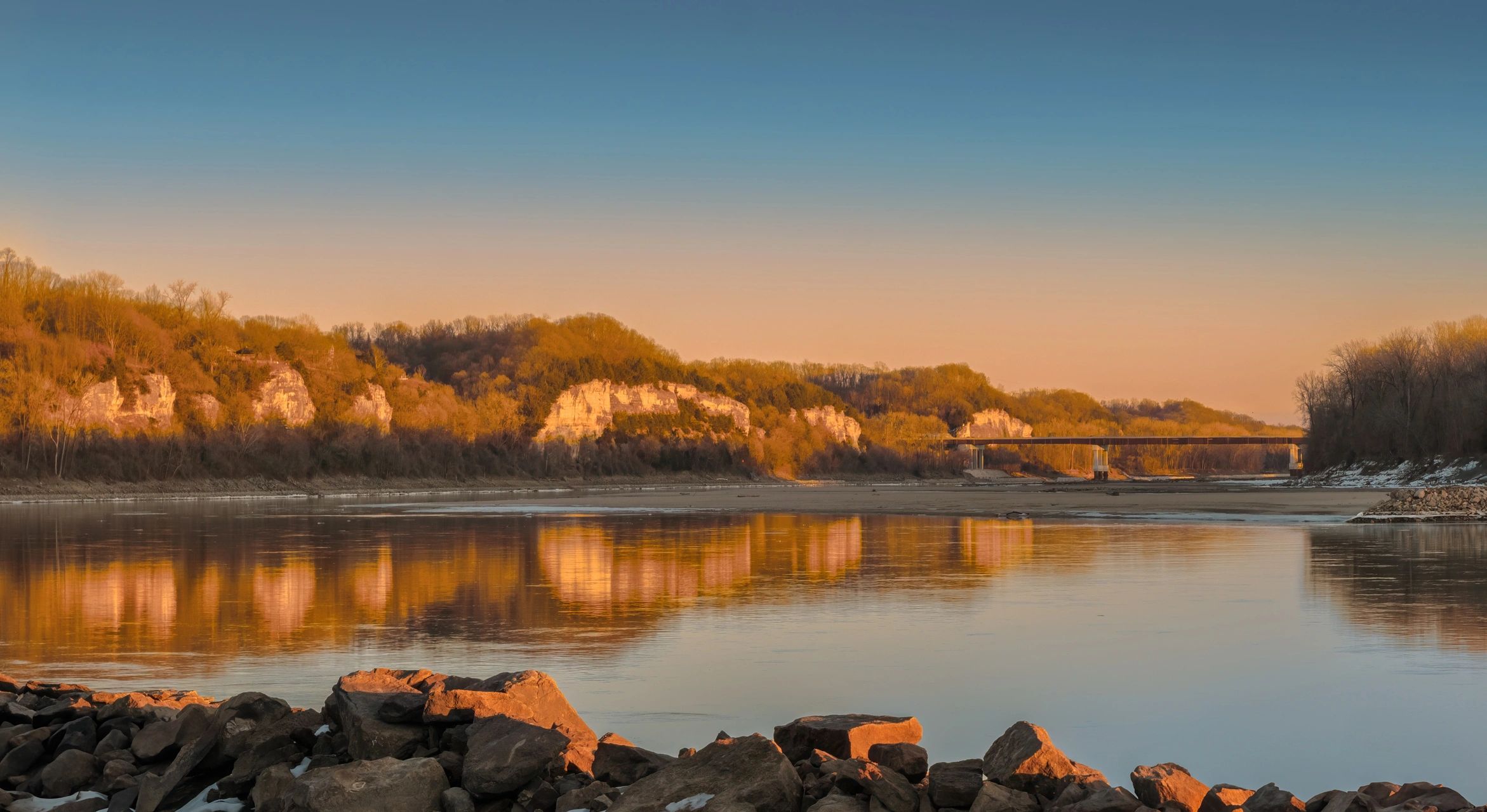 Missouri River live music outdoor venue